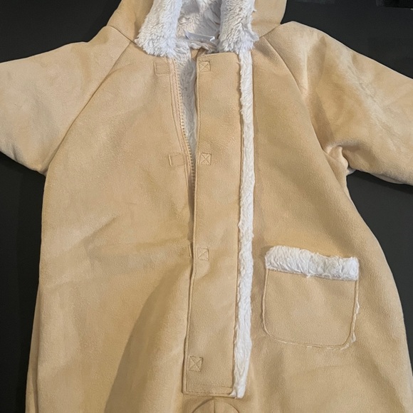 Small Wonders One Piece Winter Outfit. Infant Size 12 Months Beige Onesie. - Picture 8 of 12